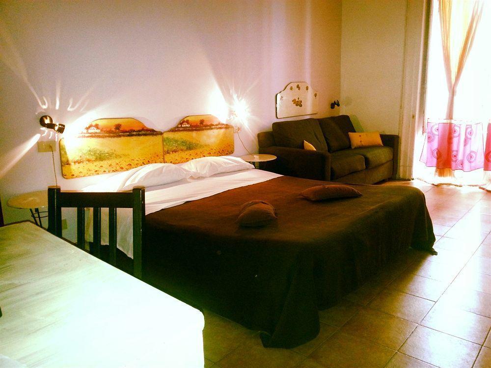 Hotel Regina Palermo Bagian luar foto