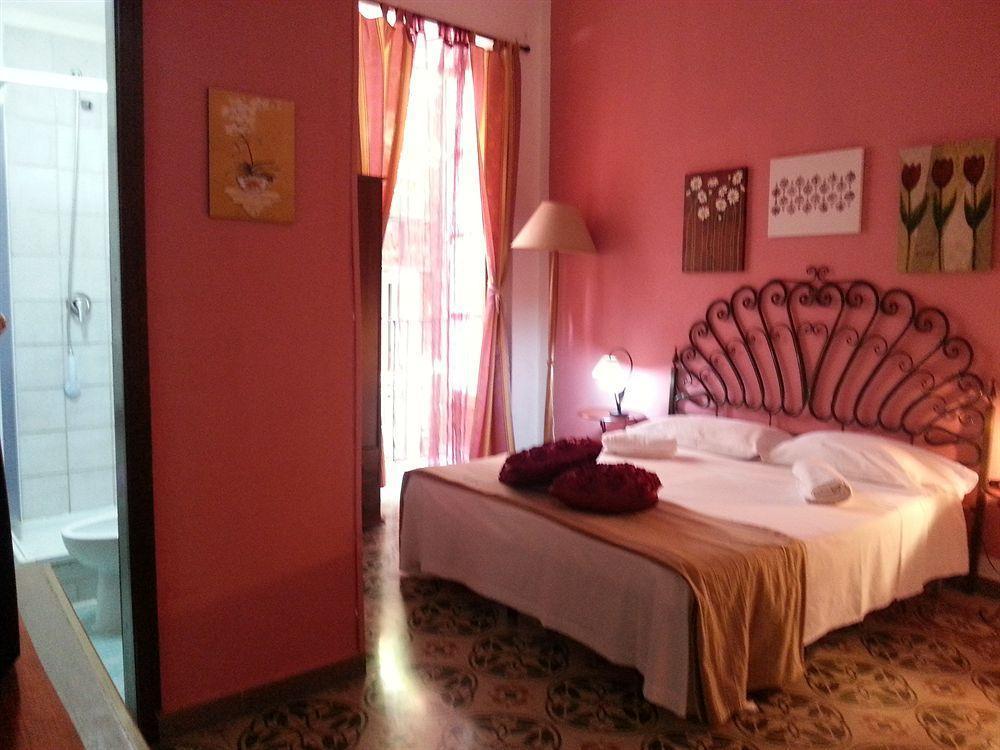 Hotel Regina Palermo Bagian luar foto