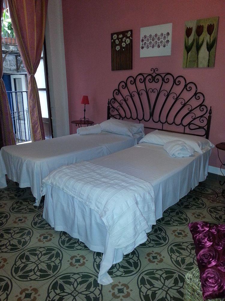Hotel Regina Palermo Bagian luar foto