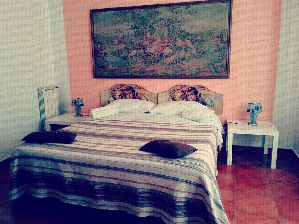 Hotel Regina Palermo Bagian luar foto