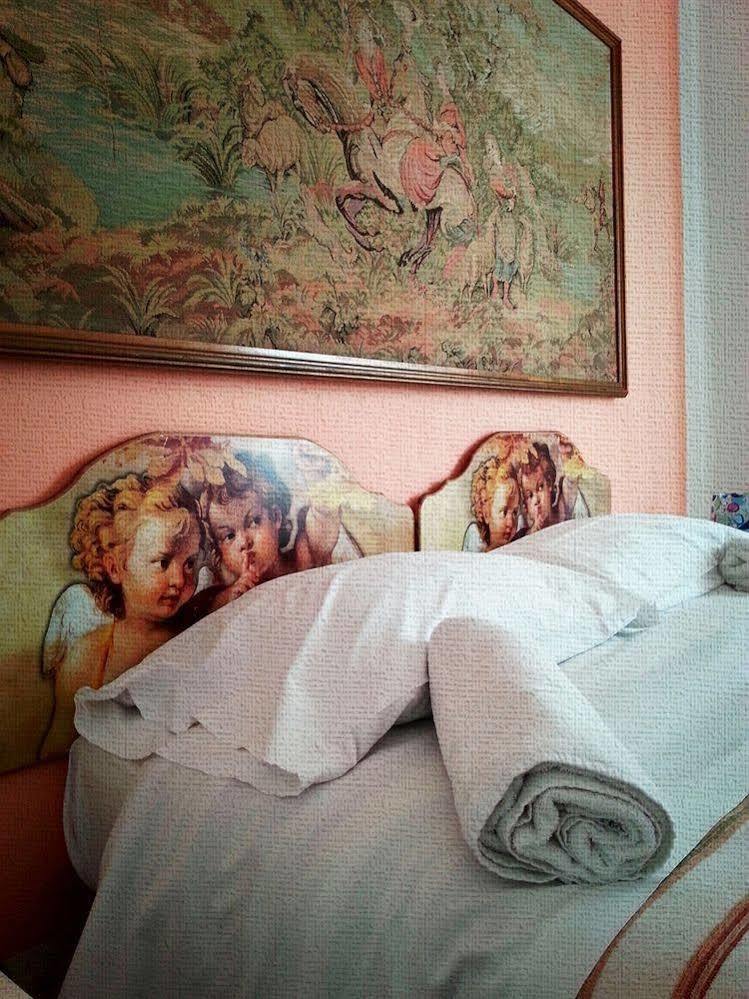 Hotel Regina Palermo Bagian luar foto